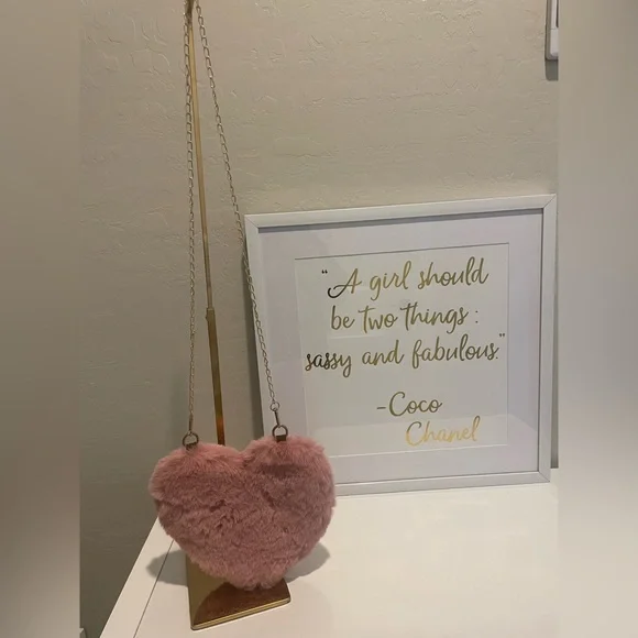 - BNIP Furry heart purse - Picture 1 of 8